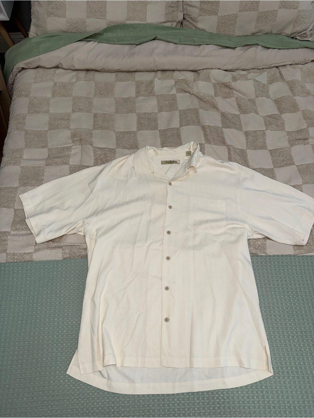 Tommy BAHAMA 100% Silk Button Down size L